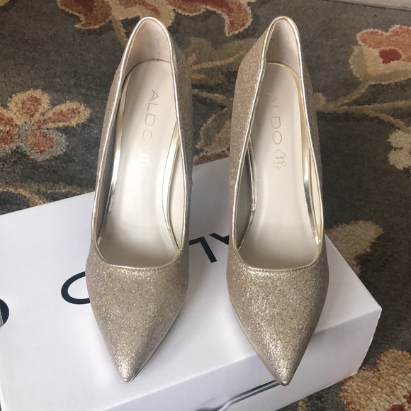 Aldos. Gold sparkly platform heel. Size 7 - Picture 2 of 8